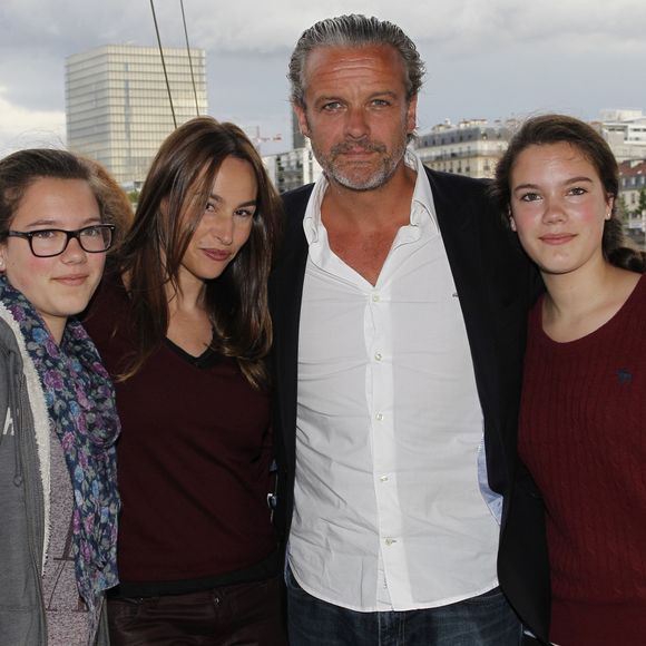 C'est ce qu'il a expliqué à l'occasion d'une interview pour "Gala"
Vanessa Demouy, David Brécourt et ses filles Esther et Salomé. Paris le 11 juin 2012.