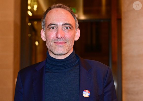 Il se prépare à la présidentielles hors des partis. 

Raphaël Glucksmann au dîner annuel du CCAF (Conseil de coordination des associations arméniennes de France) à l'hôtel du collectionneur à Paris le 11 mars 2025

© Christian Liewig / Bestimage
