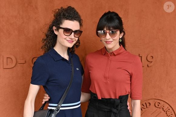 Car, enfants, Nolwenn Leroy et sa soeur Kay ont souffert d'avoir un papa sportif et absent.

Nolwenn Leroy (R) et sa sœur Kay le Magueresse au Village lors des Internationaux de France de tennis à Roland-Garros le 4 juin 2019 à Paris, France. Photo Laurent Zabulon / ABACAPRESS.COM