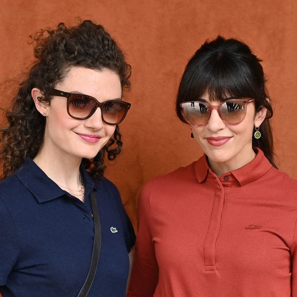 Car, enfants, Nolwenn Leroy et sa soeur Kay ont souffert d'avoir un papa sportif et absent.

Nolwenn Leroy (R) et sa sœur Kay le Magueresse au Village lors des Internationaux de France de tennis à Roland-Garros le 4 juin 2019 à Paris, France. Photo Laurent Zabulon / ABACAPRESS.COM