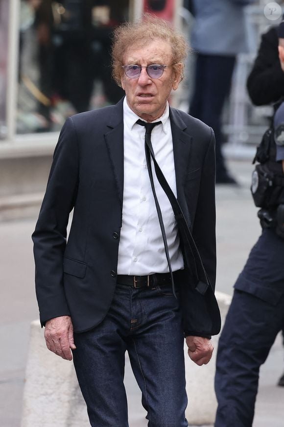 Alain Souchon - Arrivées des célébrités aux obsèques de Jane Birkin en l'église Saint-Roch à Paris. Le 24 juillet 2023 © Jacovides-KD Niko / Bestimage