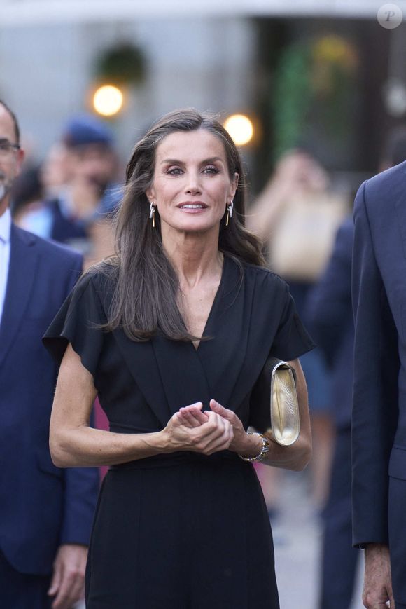 Le roi Felipe VI d'Espagne et la reine Letizia assistent au concert de la garde royale en l'honneur du 10ème anniversaire de leur couronnement sur la Plaza Mayor à Madrid le 18 juin 2025. Zuma Press/Bestimage