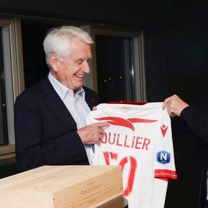 Exclusif - Gad Elmaleh célèbre les cinquante ans de carrière de Gilbert Coullier sur la scène du Zenith de Rouen à la fin de son spectacle "Lui même" 
Le 28 mars 2025. © Jack Tribeca / Bestimage