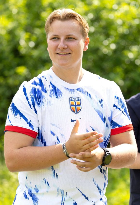 Le Prince Sverre Magnus lors du tournoi de football entre l'équipe Skaugum et Asker Unified, Furuset Regnbuen et Strømsgodset TI au stade Skaugum à Asker, Norvège. Photo by Dana Press / Bestimage