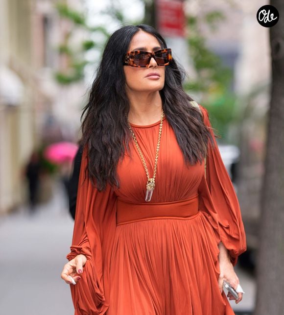 Salma Hayek dans les rues de New York, le 13 mai 2025.

The ImageDirect / Bestimage