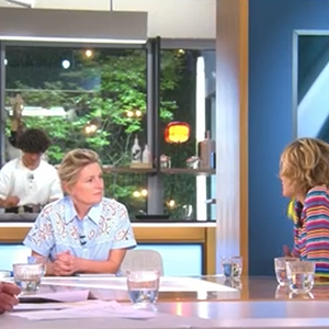 Hélène de Fougerolles dans l'émission C à vous le 24 mars 2025