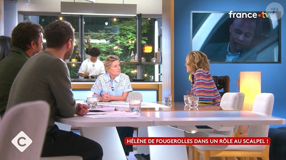 Hélène de Fougerolles dans l'émission C à vous le 24 mars 2025