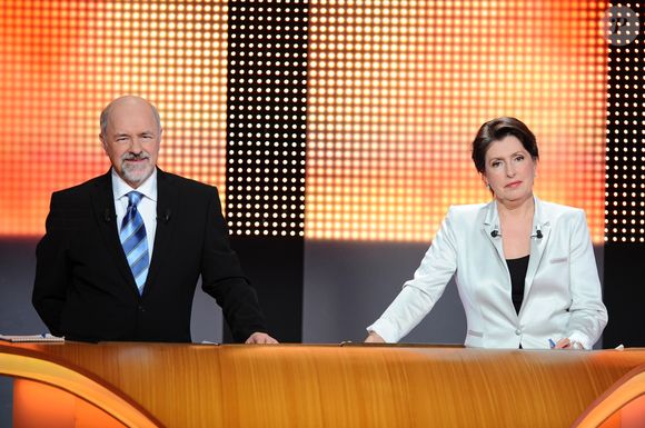 France Télévisions, de son côté, avait toujours soutenu qu’il ne s’agissait que d’un simple changement de formule.

Archives - Bertrand Renard et Arielle Boulin-Prat dans l'émission "Des chiffres et des lettres" © Guillaume Gaffiot /Bestimage