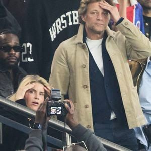 Alice Taglioni et son compagnon Laurent Delahousse - Célébrités dans les tribunes de la demi-finale retour de Ligue des champions entre le PSG face au Borussia Dortmund (0-1) au Parc des Princes à Paris le 7 mai 2024. © Cyril Moreau/Bestimage