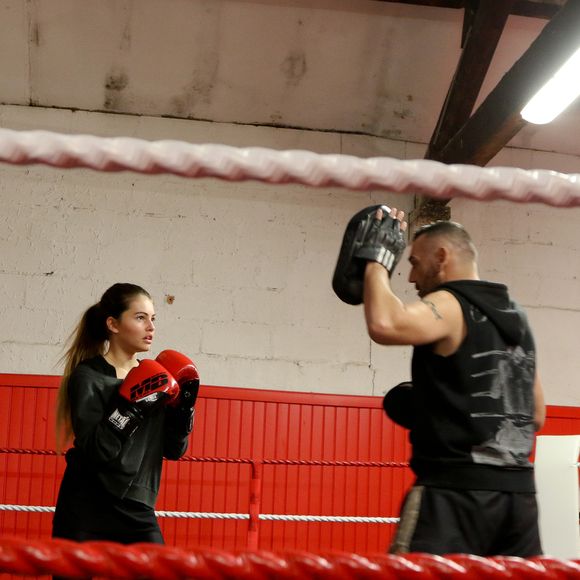 Exclusif - Thylane Blondeau prend un cours de Boxe Thaï à Paris le 25 novembre 2015. VERONIKA LOUBRY / BESTIMAGE