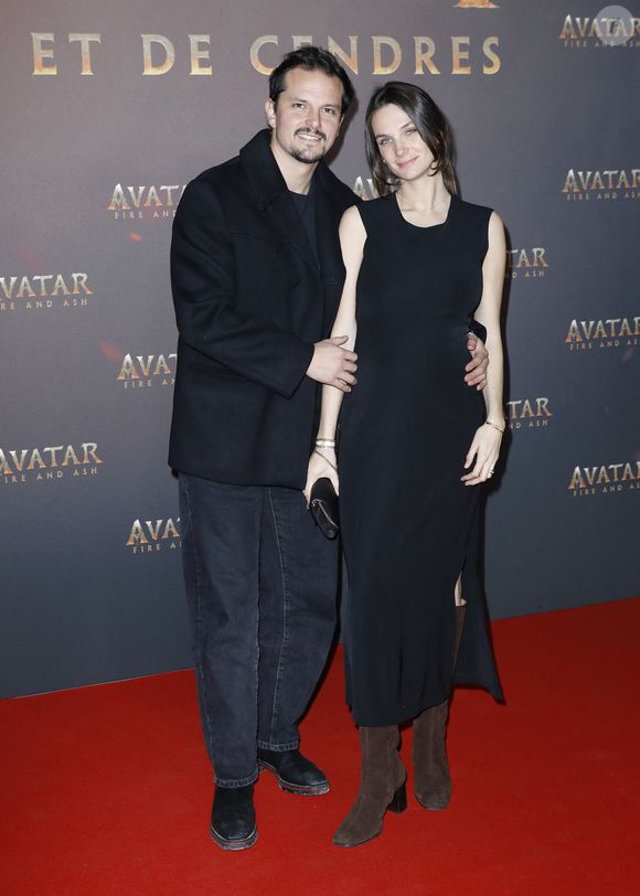 Le cuisinier explique vivre "un rêve éveillé", autant pour l’amour ressenti pour son enfant que pour les nuits très courtes.

Juan Arbelaez et sa compagne Cassandre Verdier enceinte - Avant-première du film "Avatar : Fire and Ash" (Avatar : de Feu et de Cendres) à la Seine Musicale de Boulogne-Billancourt le 5 décembre 2025. © Marc Ausset-Lacroix/Bestimage