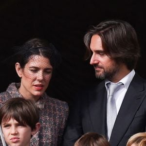 Andrea Casiraghi, son fils Sacha, Charlotte Casiraghi, Dimitri Rassam, Raphaël Elmaleh, Balthazar Rassam et Maximilian Casiraghi lors de la Fête Nationale de la principauté de Monaco, le 19 novembre 2022.
© Claudia Albuquerque/Bestimage