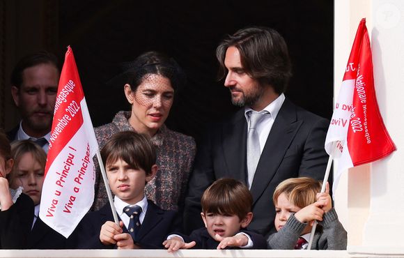 Andrea Casiraghi, son fils Sacha, Charlotte Casiraghi, Dimitri Rassam, Raphaël Elmaleh, Balthazar Rassam et Maximilian Casiraghi lors de la Fête Nationale de la principauté de Monaco, le 19 novembre 2022.
© Claudia Albuquerque/Bestimage
