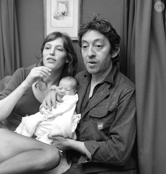 Serge Gainsbourg, Jane Birkin et leur fille Charlotte photographiés le 12 août 1971. Photo by Starstock/Photoshot/ABACAPRESS.COM
