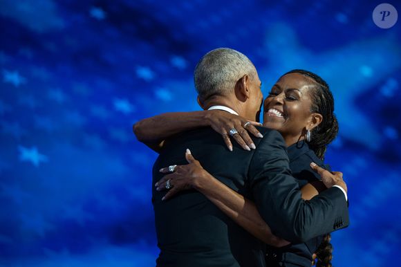 Barack Obama et sa femme Michelle Obama électrisent la foule lors de la Convention démocrate à Chicago, le 28/08/2024 @Backgrid USA / Bestimage