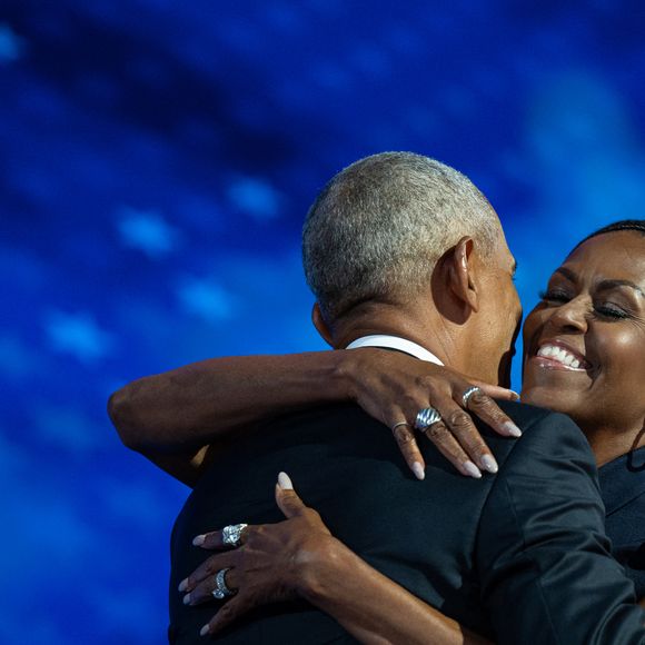 Barack Obama et sa femme Michelle Obama électrisent la foule lors de la Convention démocrate à Chicago, le 28/08/2024 @Backgrid USA / Bestimage