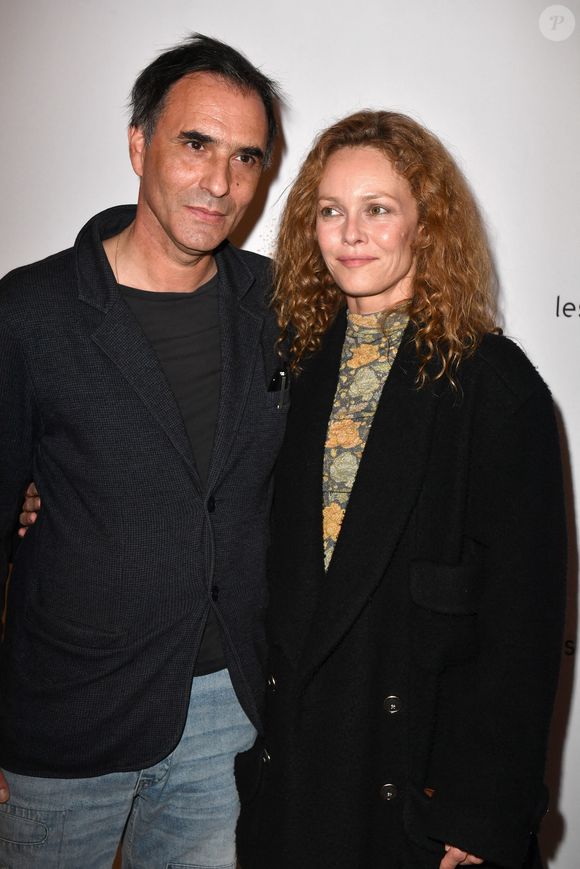 Vanessa Paradis et son mari Samuel Benchetrit lors de l'anniversaire (trois ans) de l'hôtel Les Jardins du Faubourg à Paris le 9 juin 2022. © Veeren / Bestimage