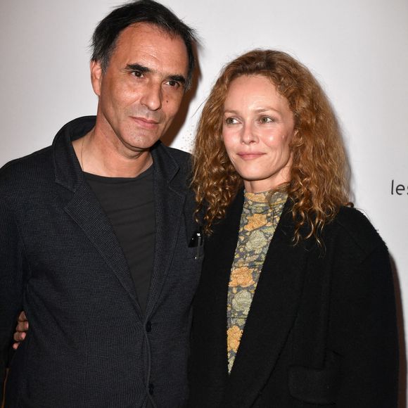 Vanessa Paradis et son mari Samuel Benchetrit lors de l'anniversaire (trois ans) de l'hôtel Les Jardins du Faubourg à Paris le 9 juin 2022. © Veeren / Bestimage