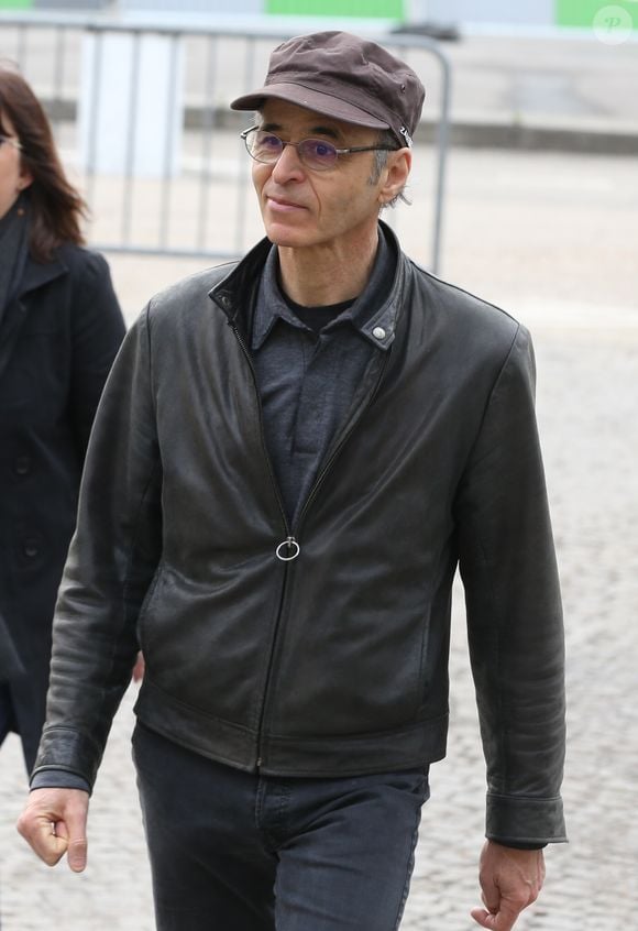 Jean-Jacques Goldman et Maxime Le Forestier lors des obsèques de Véronique Colucci au cimetière communal de Montrouge, le 12 avril 2018. @Agence / Bestimage