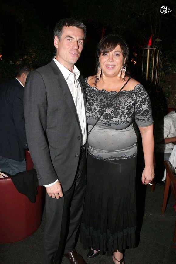 Ensemble, l'auteur et la comédienne ont eu deux enfants

EXCLUSIF. L'actrice française Michèle Bernier, membre du casting, accompagnée de son ex-mari Bruno Gaccio, assiste à une soirée organisée pour fêter la sortie de son film « Le Démon de midi » à « L'Étoile » à Paris, en France, le 20 juin 2005. Photo de Benoît Pinguet/ABACA.
