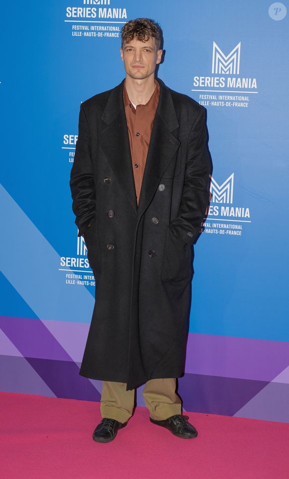 Niels Schneider à la première de la série "Le Monde n'existe pas" lors du Serie Mania Festival international Lille 2024, à Lille, France, le 17 mars 2024. © Stéphane Vansteenkiste/Bestimage