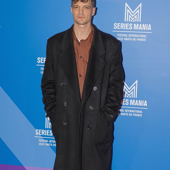 Niels Schneider à la première de la série "Le Monde n'existe pas" lors du Serie Mania Festival international Lille 2024, à Lille, France, le 17 mars 2024. © Stéphane Vansteenkiste/Bestimage