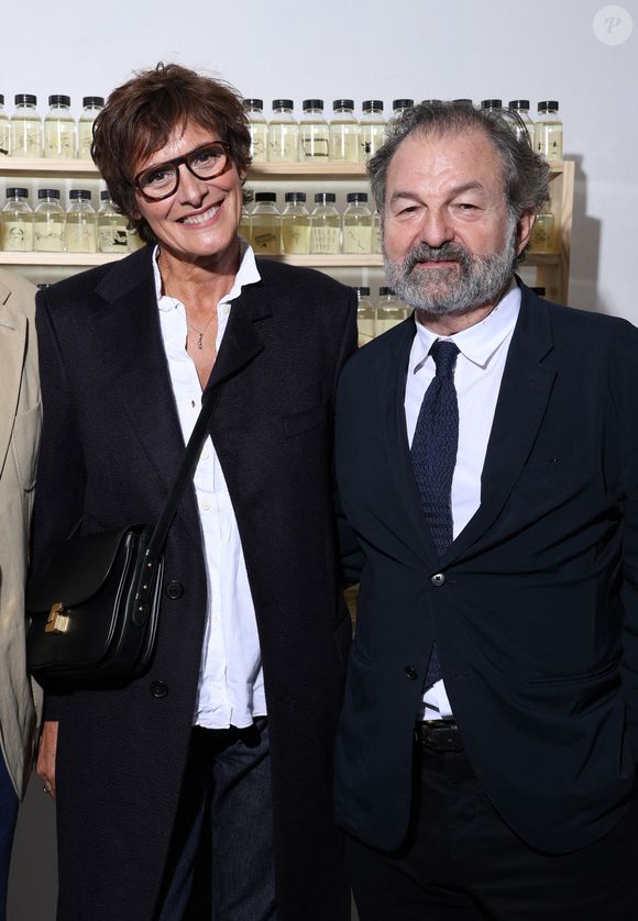 Exclusif - Inès de la Fressange et son compagnon Denis Olivennes - Vernissage de l'exposition "Wonderland" de Nine d'Urso à la galerie Basia Embiricos (14 rue des jardins Saint-Paul 75004 Paris) à Paris le 12 octobre 2023. © Denis Guignebourg/Bestimage