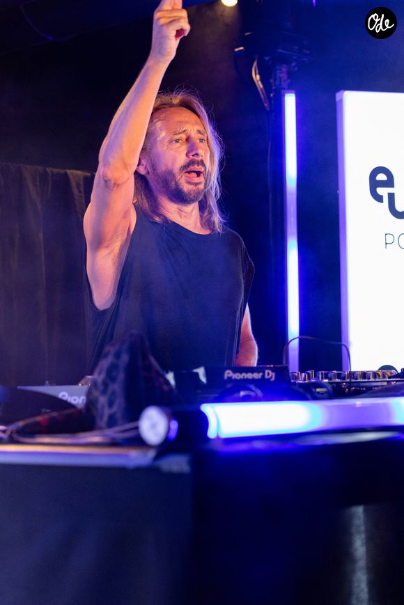 Bob Sinclar en concert lors de la 1re édition du Festival Europe 2 au Quai de la Photo à Paris, le 18 juin 2025.

© Thibault Duboucher/Bestimage