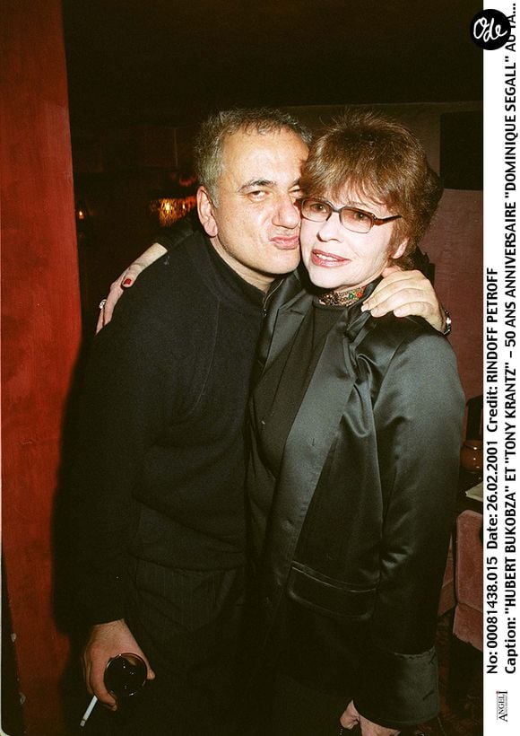 En effet, elle l'a choisi en hommage à Tony Krantz, l'attachée de presse très chère à son cœur, disparue en 2011. 

Archives : Tony Krantz en 2001 aux 50 ans de Dominique Segall au Tanja à Paris @BERTRAND RINDOFF PETROFF / BESTIMAGE