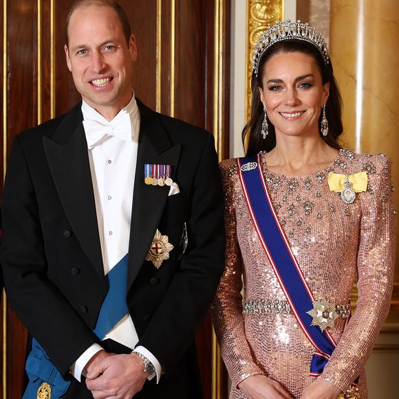 En 2020 dans le cadre du podcast de l'ex-footballeur Peter Crouch pour la BBC Radio Five Live, le fils aîné du roi Charles III a révélé qu'il avait commis une grosse gaffe en offrant un surprenant cadeau à sa femme, il y a bien des années.

Le prince William, prince de Galles, Catherine Kate Middleton, princesse de Galles - La famille royale du Royaume Uni lors d'une réception pour les corps diplomatiques au palais de Buckingham à Londres le 5 décembre 2023