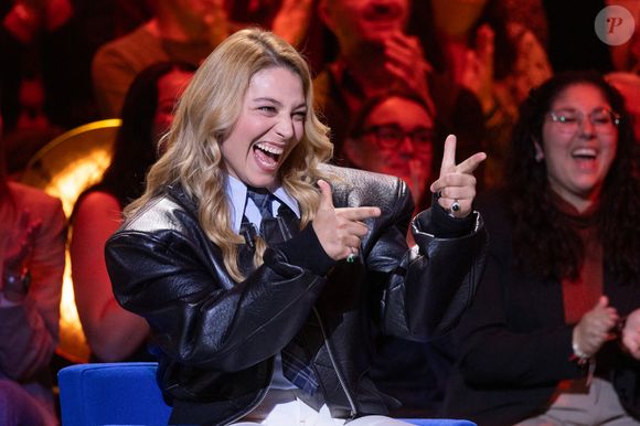 Santa lors de l'enregistrement de l'émission "La Boîte à secrets", présentée par Faustine Bollaert et diffusée le 17 octobre sur France 3, dans les studios du Lendit à Saint-Denis, France, le 23 septembre 2025.

© Cyril Moreau/Bestimage