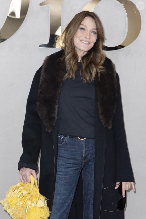 Carla Bruni au photocall au défilé Christian Dior Collection Femme Prêt-à-Porter Printemps/Eté 2026 lors de la Fashion Week de Paris (PFW), dans le Jardin des Tuileries, à Paris, France, le 1er octobre 2025. © Olivier Borde/Bestimage