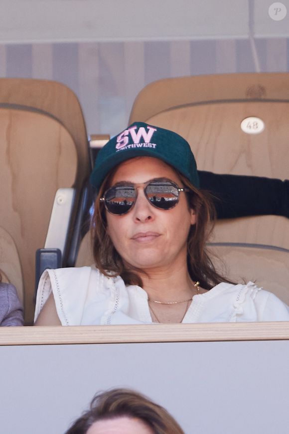 Car à la naissance, Léa Salamé a hérité du prénom Hala.

Léa Salamé en tribunes avec son fils Gabriel, né en 2017, ainsi que de son beau-fils de 11 ans, Alexandre en tribunes lors des Internationaux de France de tennis de Roland Garros 2023 à Paris, France, le 3 juin 2023. © Cyril Moreau/Bestimage