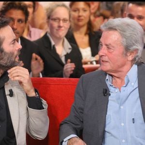 Anthony Delon et son père Alain Delon sur le plateau de "Vivement dimanche" le 24 septembre 2008. © Guillaume Gaffiot/bestimage