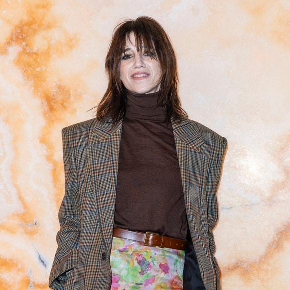 Charlotte Gainsbourg pour Le Défilé « Saint Laurent »Collection Prêt-à-Porter Automne/Hiver 2025-2026" lors de la Fashion Week de Paris (PFW), le 11 mars 2025. © Olivier Borde /Bestimage