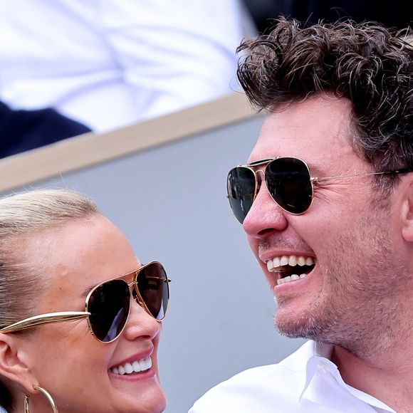 Les deux amoureux ont pourtant passé cette première date symbolique… chacun de leur côté.

Laeticia Hallyday et son compagnon Frédéric Suant très amoureux dans les tribunes lors des Internationaux de France de Tennis de Roland Garros, à Paris, France

© Jacovides-Moreau/Bestimage