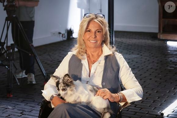 Exclusif - Caroline Margeridon - Caroline Margeridon sur le plateau de l'émission "Animaux Stars", présentée par B.Montiel et diffusée le 6 décembre 2025 sur la chaîne Animaux TV, à Paris, France, le 17 septembre 2025. © Jack Tribeca/Bestimage