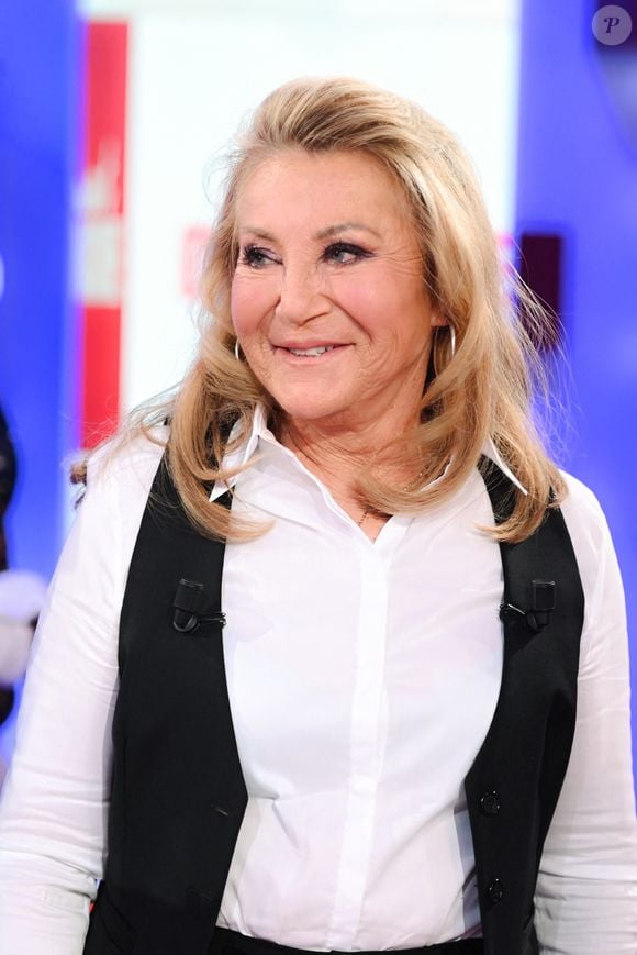 Ce dimanche 30 mars, 

Exclusif - Sheila - Enregistrement de l'émission Vivement dimanche au studio Rive Gauche, le 21 mars 2025, présentée par M.Drucker et diffusée sur France 3 le 30 mars 2025. 
© Guillaume Gaffiot / Bestimage