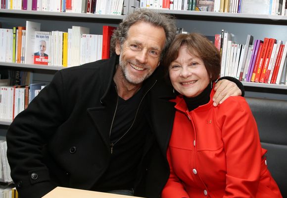 C'était avec Stéphane Freiss

Exclusif - Macha Méril reçoit ses amis dont Stéphane Freiss lors de la dédicace de son nouveau roman cher Albin Michel à Saint Germain des Près à Paris le 24 Mars 2016 © Denis Guignebourg/Bestimage