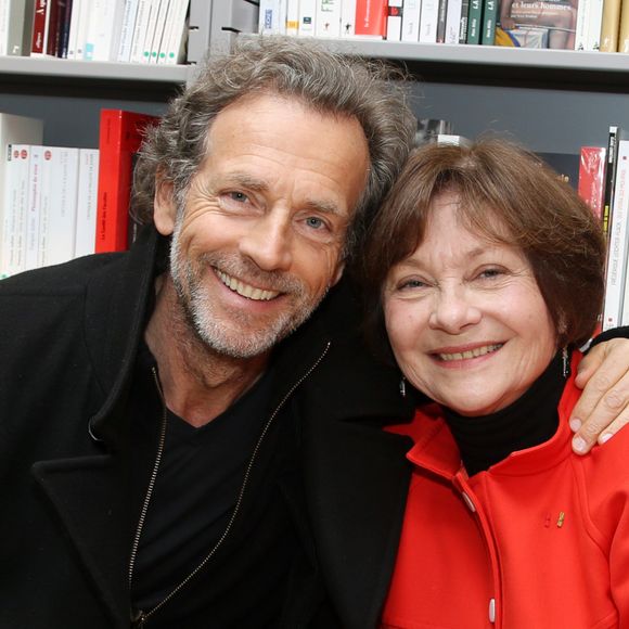 C'était avec Stéphane Freiss

Exclusif - Macha Méril reçoit ses amis dont Stéphane Freiss lors de la dédicace de son nouveau roman cher Albin Michel à Saint Germain des Près à Paris le 24 Mars 2016 © Denis Guignebourg/Bestimage