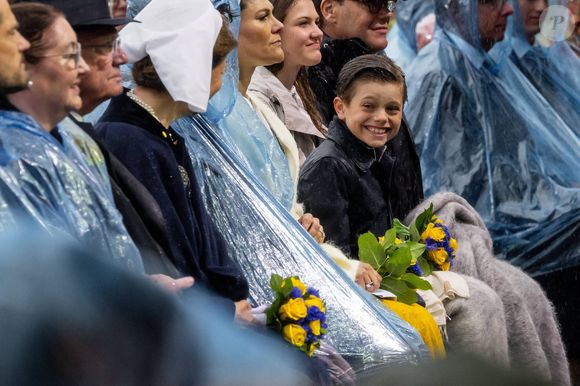 La reine Silvia de Suède et le Prince Oscar lors des célébrations de la Fête nationale à Stockholm le 6 juin 2025. Photo par Dana Press / Bestimage