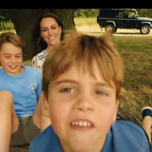 Traitée pour un cancer dont elle n’a pas dévoilé la nature, la princesse de Galles a publié une vidéo où on la voit notamment entourée du prince William et de leurs enfants, le prince George, la princesse Charlotte et le prince Louis. © Prince and Princess of Wales Instagram via Bestimage