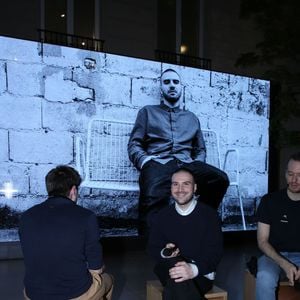 Jérémy Chatelain présente son nouveau clip "Carton à droite" en avant-première à l’Apple Store des Champs-Elysées à Paris le 21 mars 2019. Jérémy apprendra par la suite au public comment remixer son propre clip avec Garage Band, sur iPad. 

© Denis Guinebourg / Bestimage