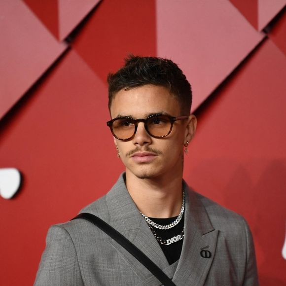 Romeo Beckham - Photocall de la soirée "Fashion Awards 2022" au Royal Albert Hall à Londres. Le 5 décembre 2022. Backgrid UK/ Bestimage
