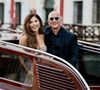 Jeff Bezos et Lauren Sánchez se sont mariés lors d’une cérémonie privée à Venise, réunissant environ 200 invités.

Jeff Bezos et sa femme Lauren Sanchez quittent l'hôtel "Aman" pour se rendre à l'Arsenal pour le bal "Pyjama Party" qui clôture leur mariage à Venise @Backgrid USA / Bestimage