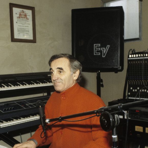 Archives - En Suisse, Charles Aznavour chez lui dans sa maison de Cologny en février 1986.
Michel Ristroph via Bestimage