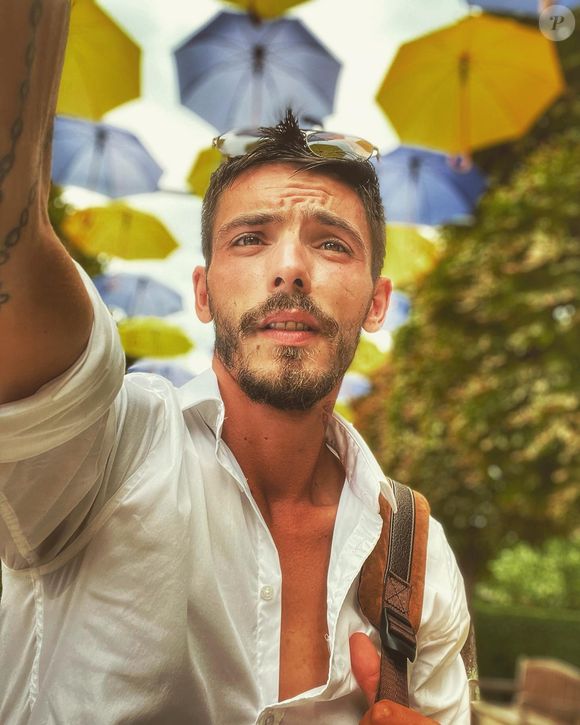 Cyril a demandé Alexandre en mariage le 16 octobre 2025, dans une vidéo émouvante publiée sur Instagram.

Alexandre, ancien prétendant de "L'amour est dans le pré", sur M6
