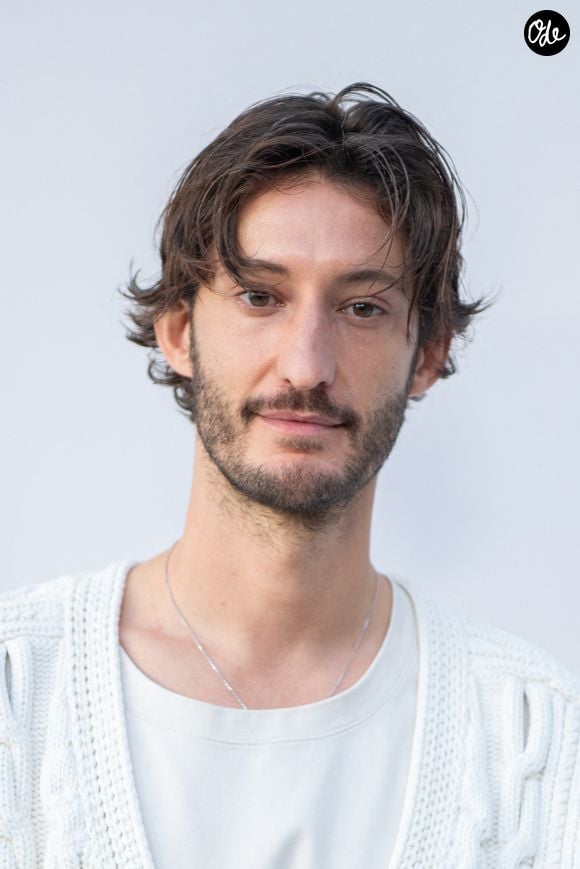 Pierre Niney est viscéralement attaché à la campagne.

Pierre Niney lors du défilé Lacoste Femme Printemps-Été 2025 à Paris, le 5 octobre 2025. Photo : Aurore Marechal/ABACAPRESS.COM