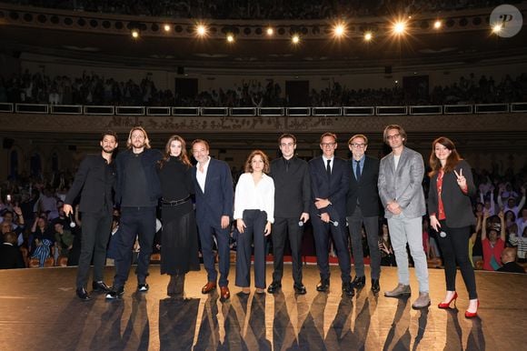 Grand fan du Comte de Monte-Cristo, Jean-Vincent Placé, alors sénateur d'Europe Écologie – Les Verts, n'a en effet pas apprécié l'adaptation télévisée de l'oeuvre de Dumas, avec Gérard Depardieu. 

Exclusif - Pierre Niney, guest, Anamaria Vartolomei, Patrick Mille, guest, Julien De Saint Jean, Alexandre de La Patellière, Matthieu Delaporte, guest lors de l'avant-première du film "Le Comte de Monte-Cristo" au Grand Rex à Paris le 20 juin 2024.

© Coadic Guirec / Olivier Borde / Bestimage