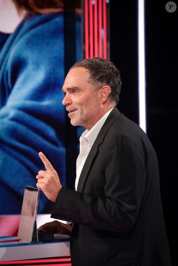 Exclusif - Yann Moix, sur le plateau de l’émission « Pascale, Eric, Yann et les autres » présentée par P. de la Tour du Pin et diffusée en direct sur C8, Paris, France, le 03 septembre 2024. © Jack Tribeca / Bestimage